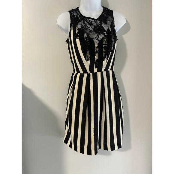 Guess Los Angeles Black and White Stripe Lace Tie Belt Dress Size Small - Picture 1 of 7